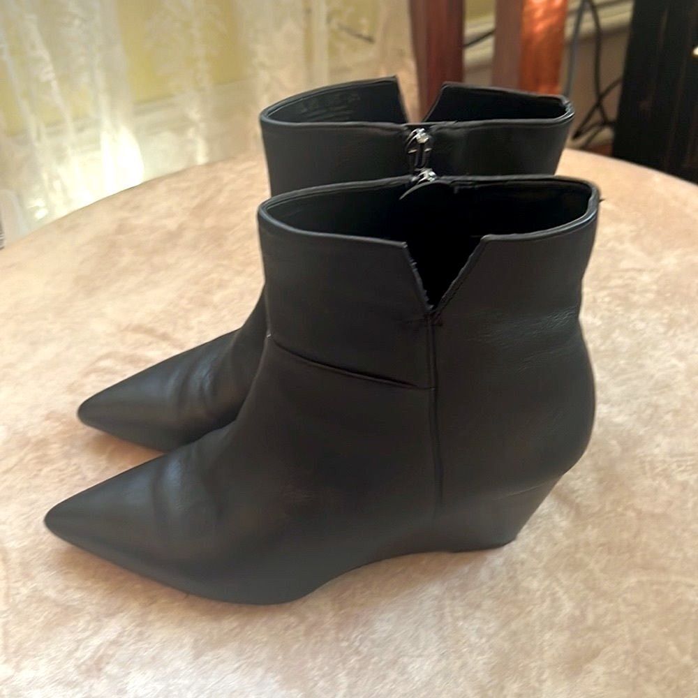 *Franco Sarto* Sz 7.5 Amsterdam Wedge Ankle Zip LEATHER Booties EUC